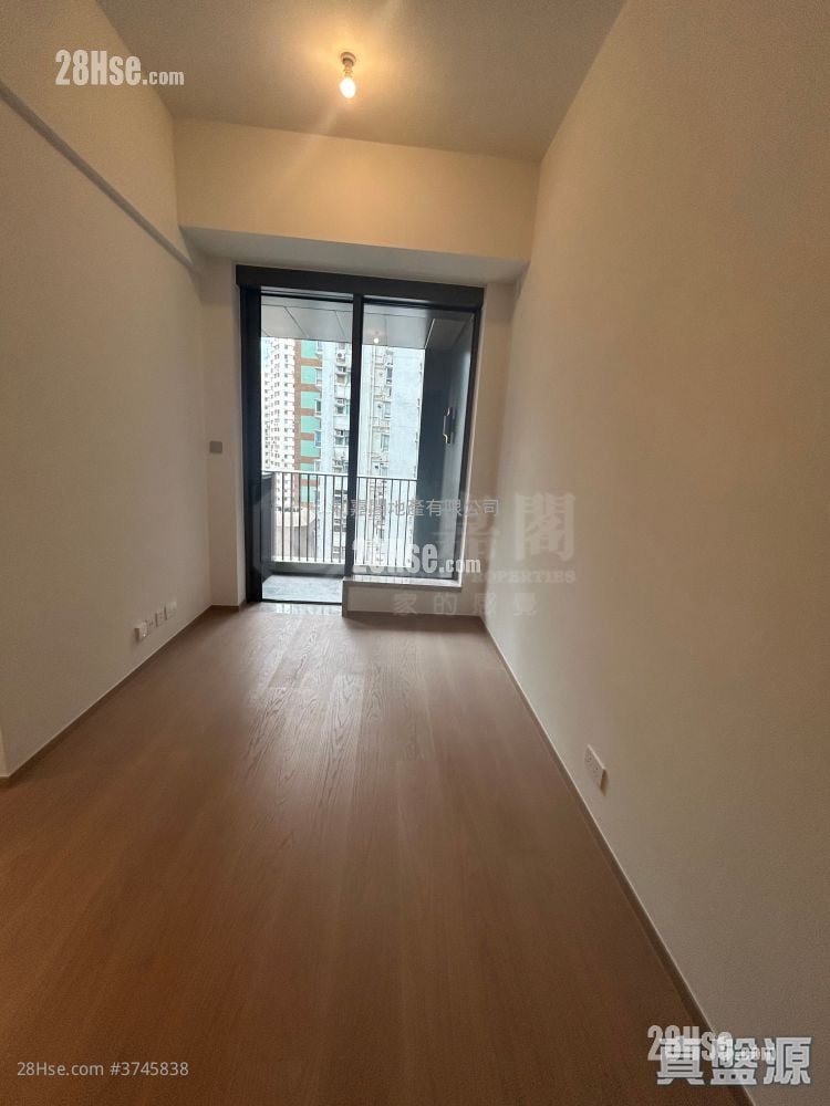 101 Kings Road Sell 399 ft²