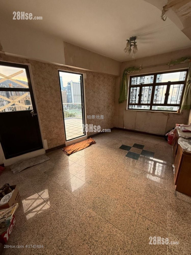 Hung On Building Sell 3 Bedrooms , 2 Bathrooms 724 ft²