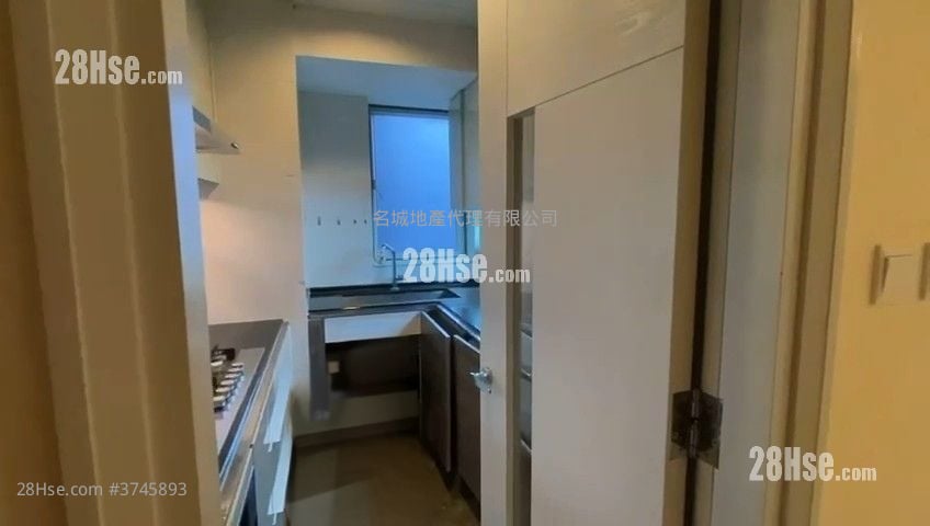 名城 售盘 4 房 , 2 浴室 958 平方尺