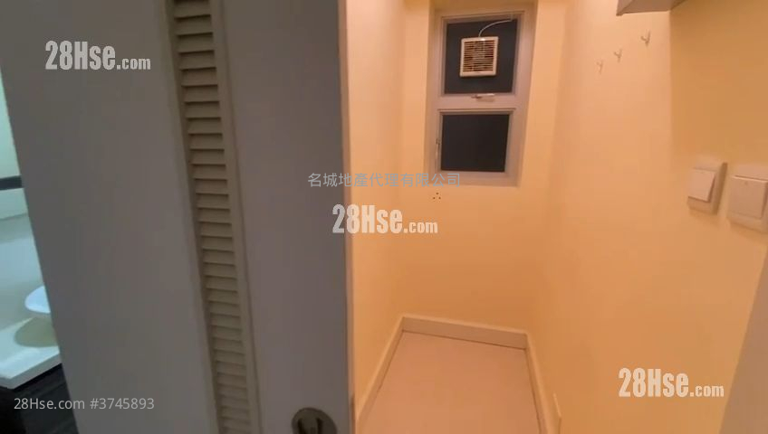 名城 售盘 4 房 , 2 浴室 958 平方尺