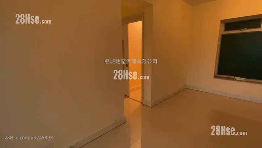 名城 售盘 4 房 , 2 浴室 958 平方尺