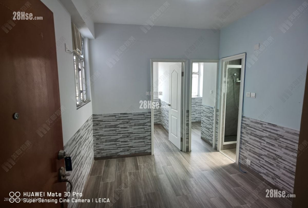 Lee Bo Building Sell 2 Bedrooms 269 ft²