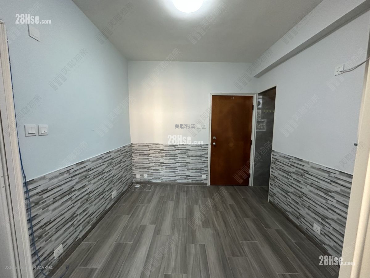 Lee Bo Building Sell 2 Bedrooms 269 ft²