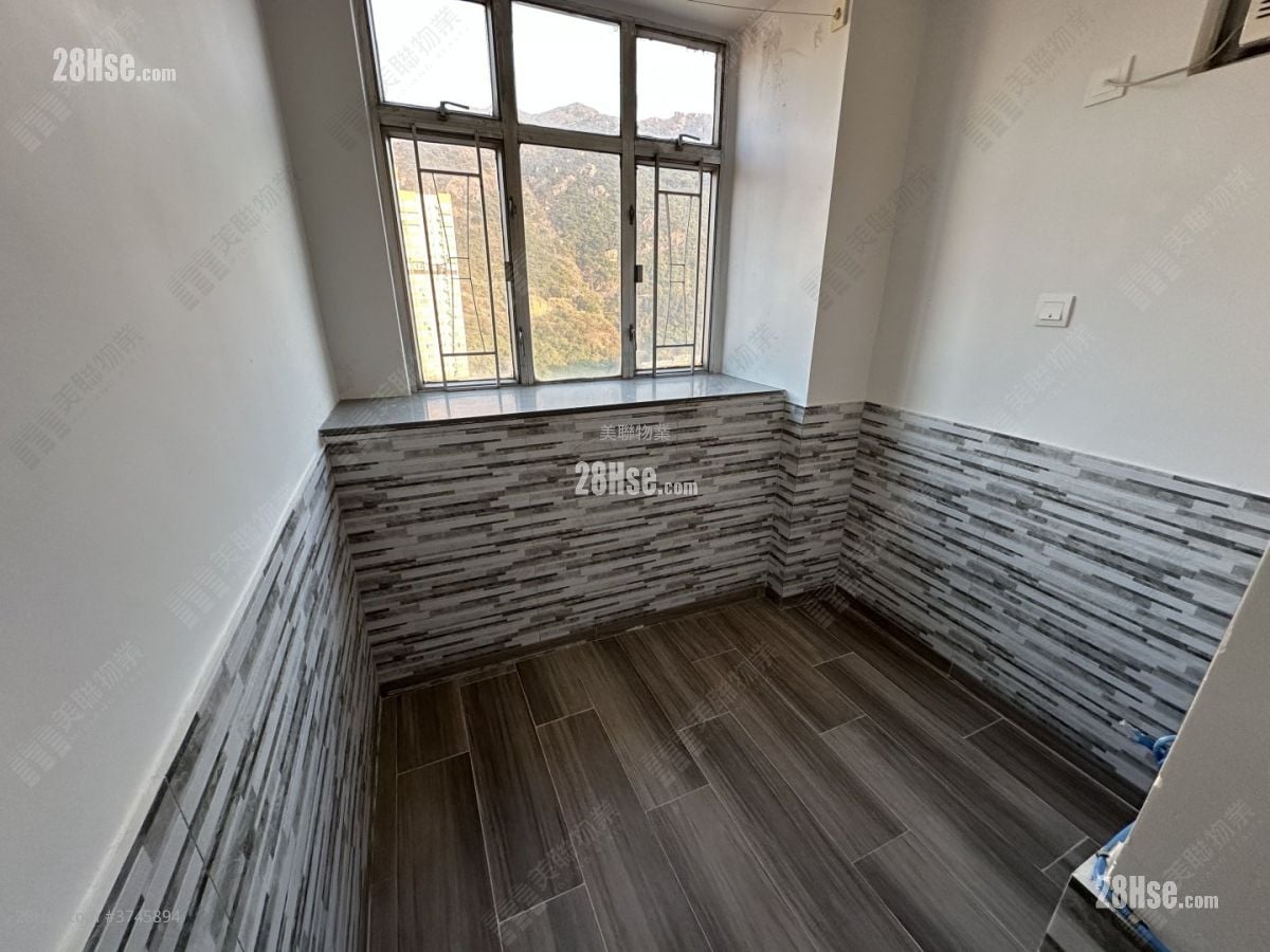 Lee Bo Building Sell 2 Bedrooms 269 ft²