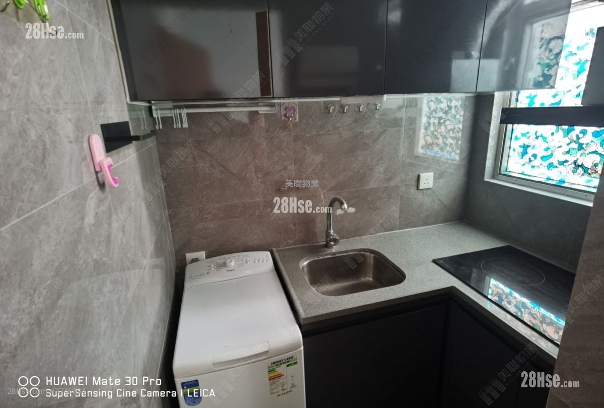 Lee Bo Building Sell 2 Bedrooms 269 ft²