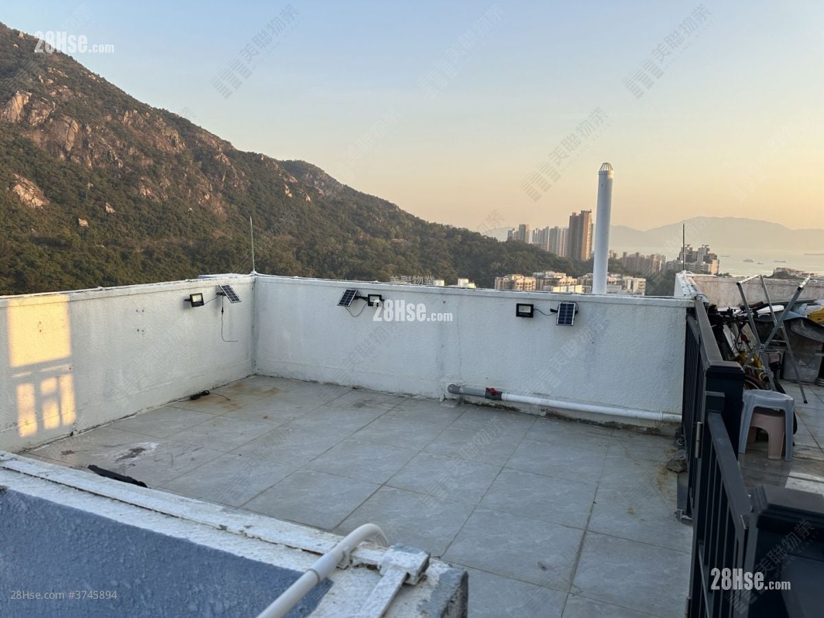 Lee Bo Building Sell 2 Bedrooms 269 ft²