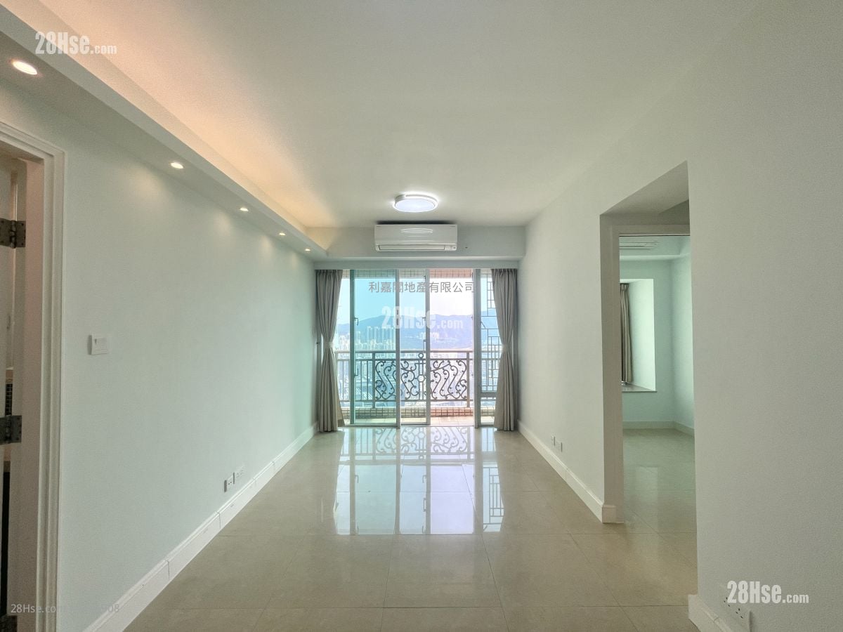 Metro Town Sell 2 Bedrooms , 1 Bathroom 476 ft²