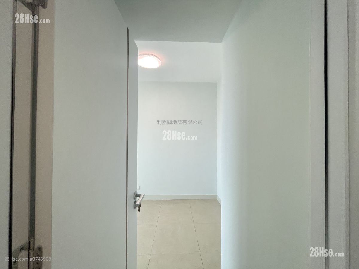 Metro Town Sell 2 Bedrooms , 1 Bathroom 476 ft²