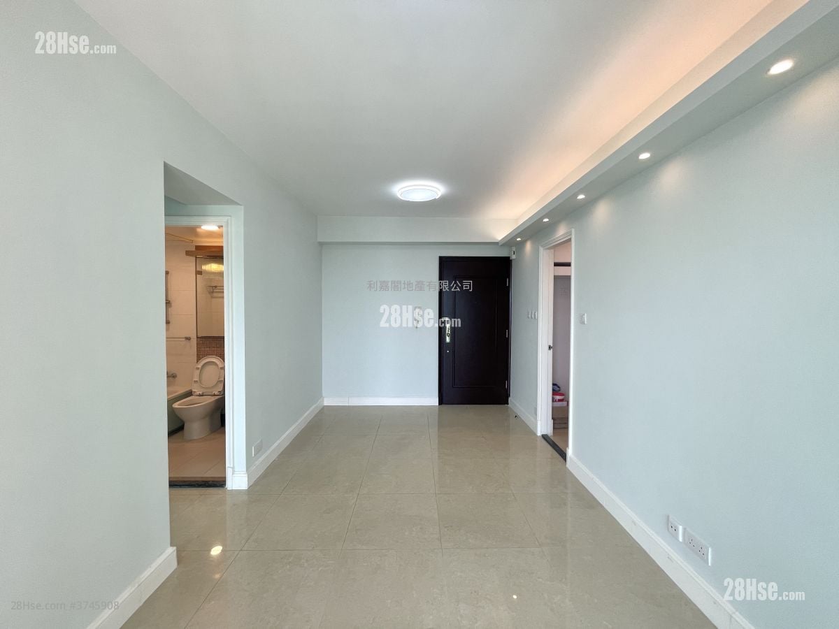 Metro Town Sell 2 Bedrooms , 1 Bathroom 476 ft²