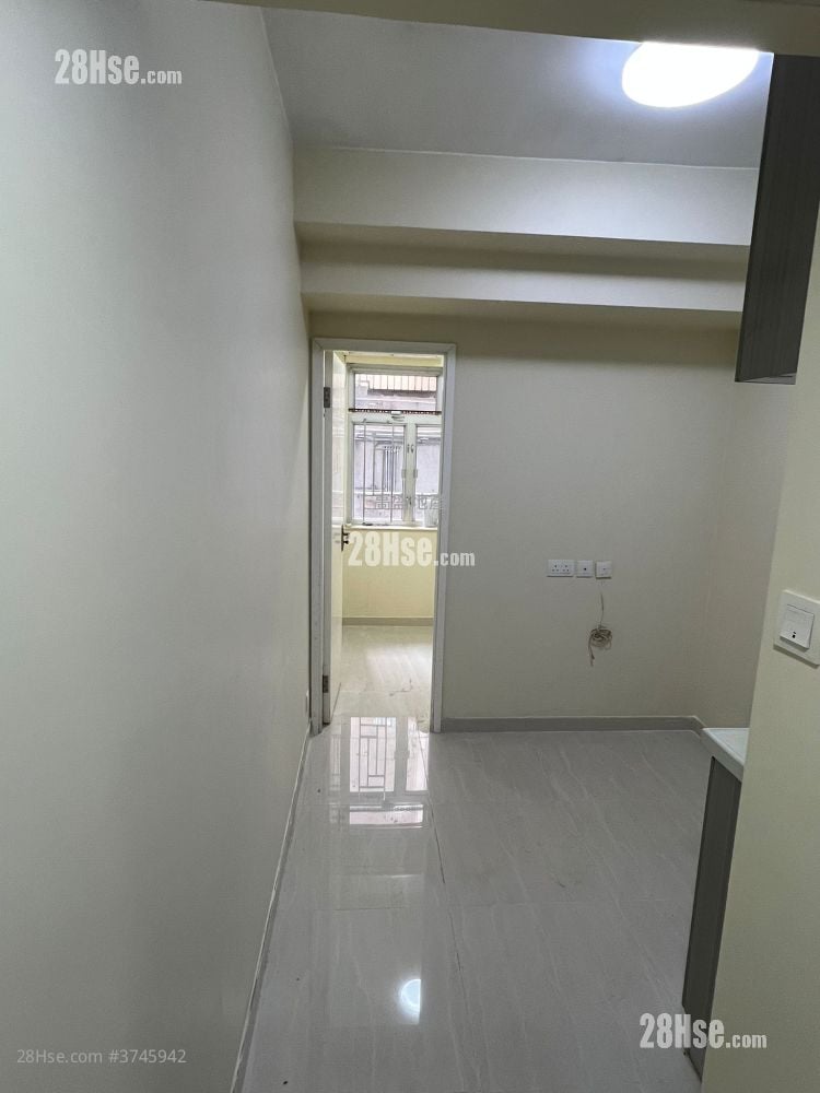 Tung Lo Court Sell 3 Bedrooms 449 ft²