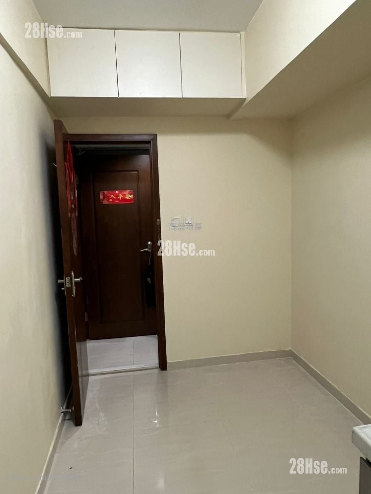 Tung Lo Court Sell 3 Bedrooms 449 ft²