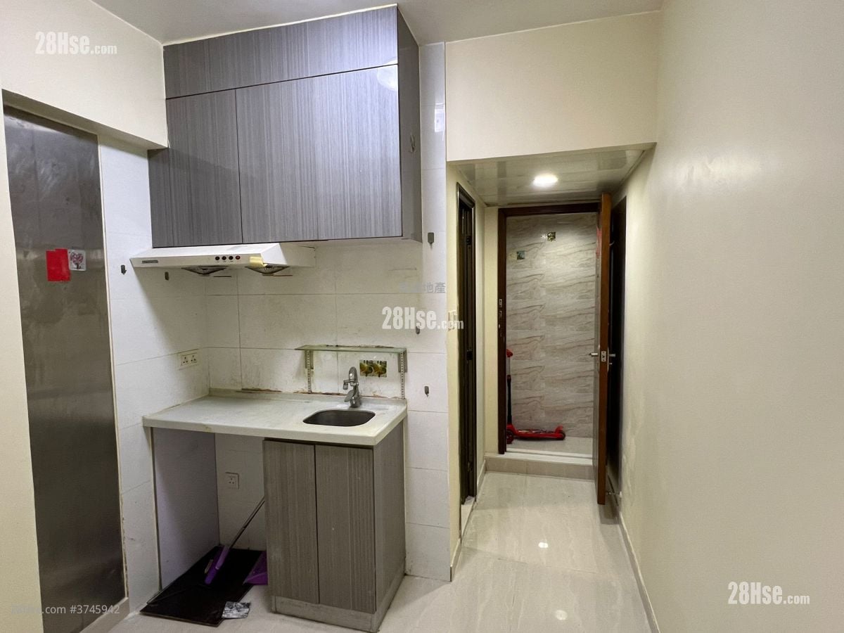 Tung Lo Court Sell 3 Bedrooms 449 ft²