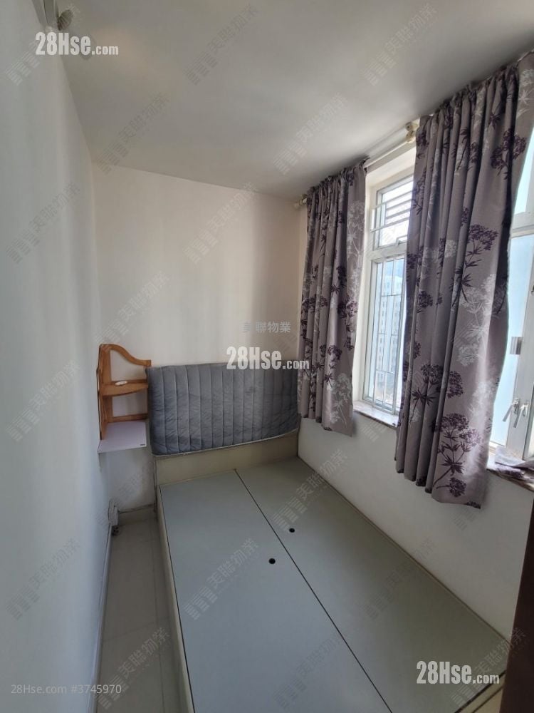 Telford Gardens Sell 3 Bedrooms 588 ft²