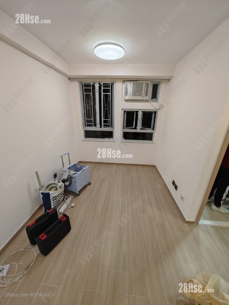 Yue Tin Court Sell 2 Bedrooms 414 ft²