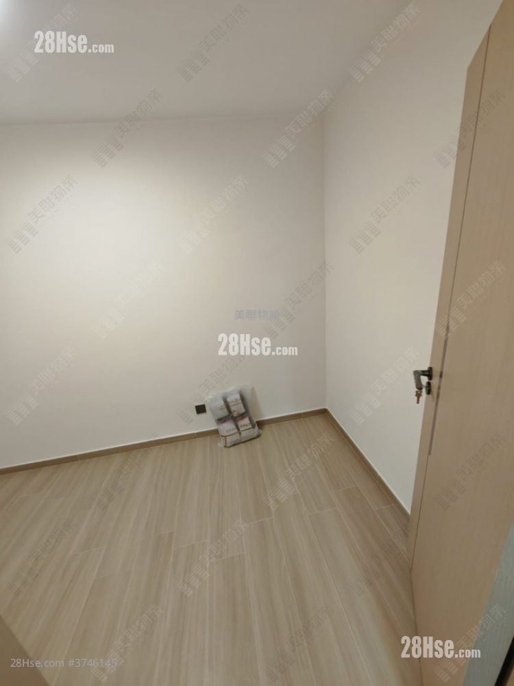 Yue Tin Court Sell 2 Bedrooms 414 ft²