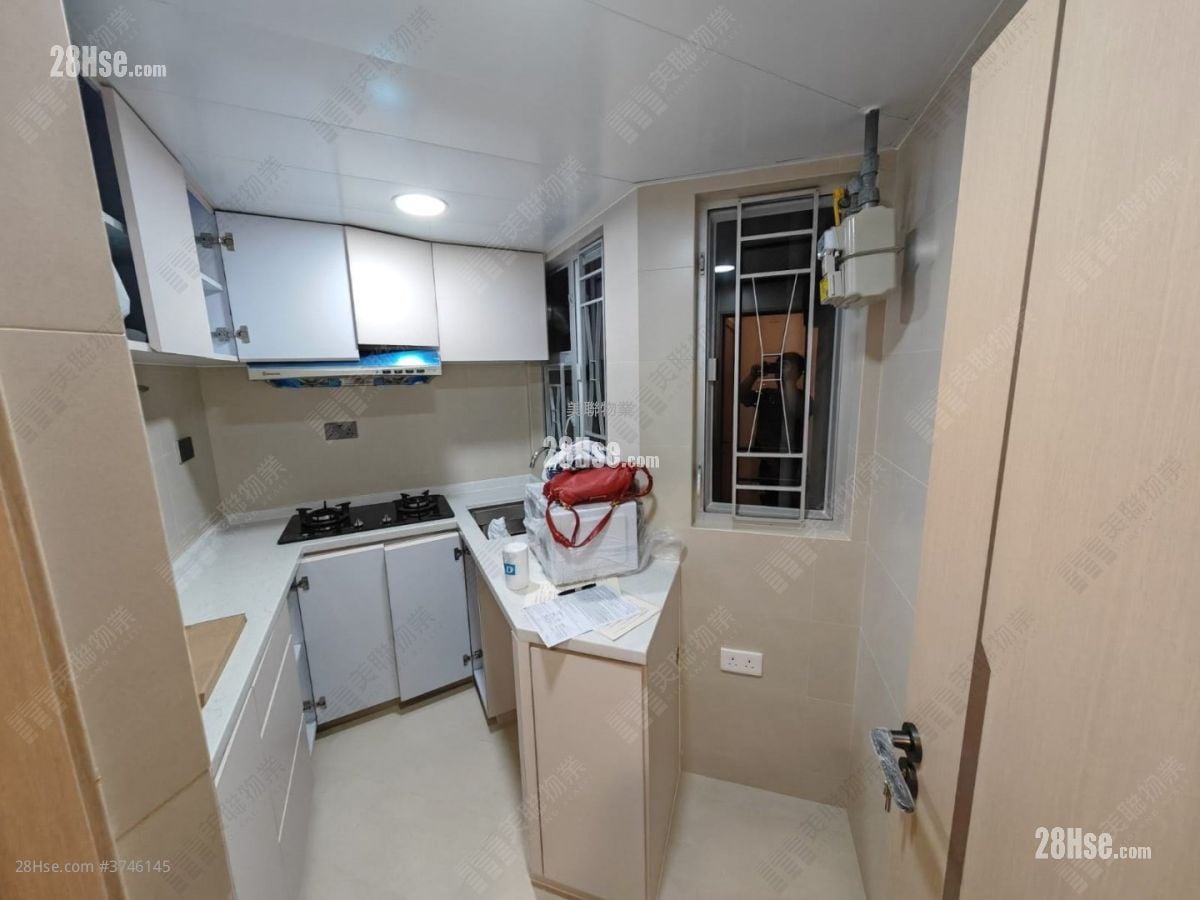 Yue Tin Court Sell 2 Bedrooms 414 ft²