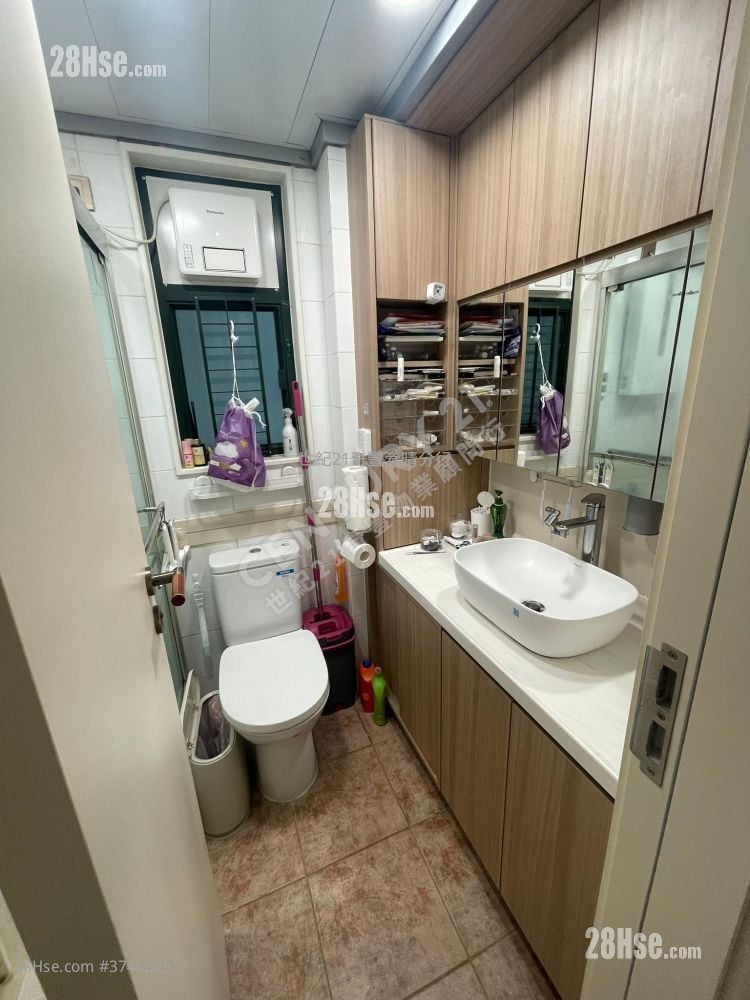 bathroom: Dawning Views Sell 2 Bedrooms , 1 Bathroom 428 ft²