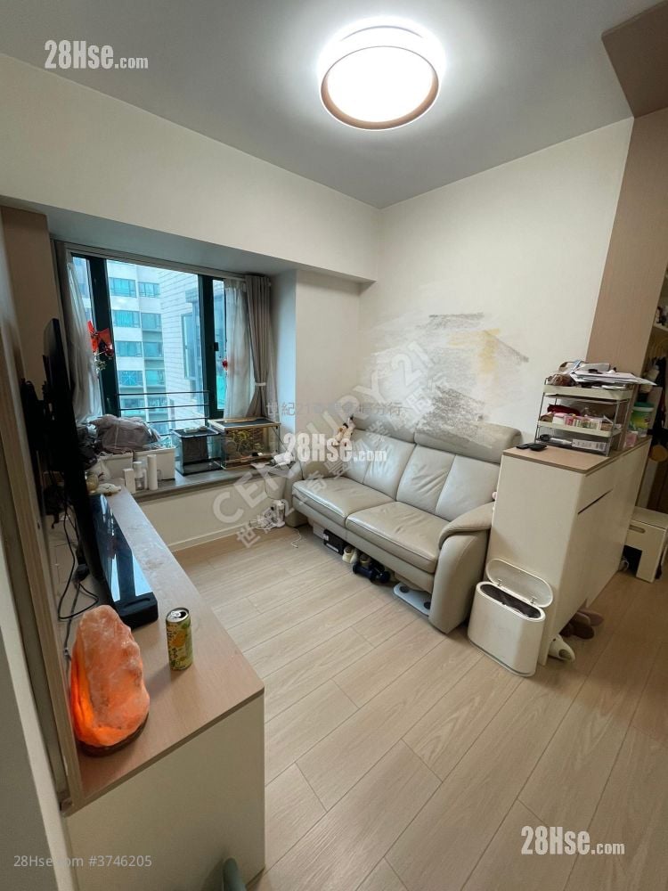 living room: Dawning Views Sell 2 Bedrooms , 1 Bathroom 428 ft²