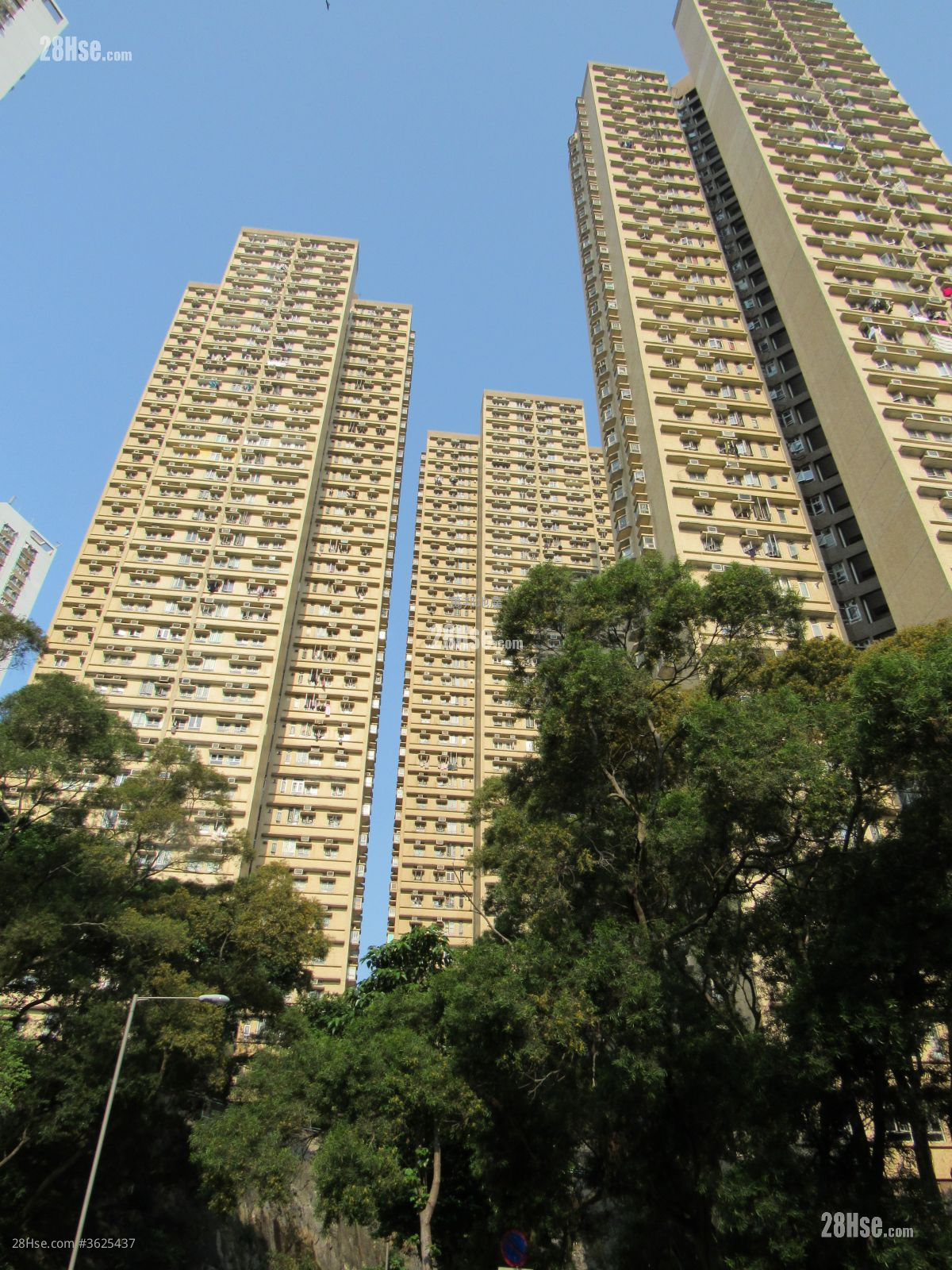 Yue On Court Sell 2 Bedrooms 469 ft²