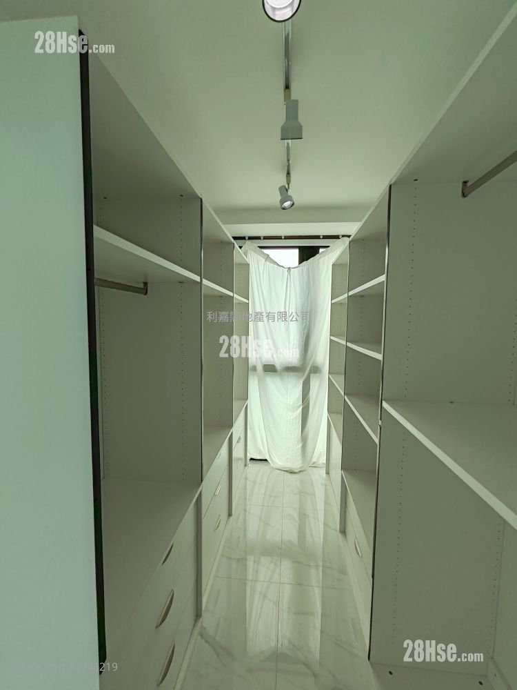 駿景園 租盤 4 房 , 3 浴室 2,478 平方呎