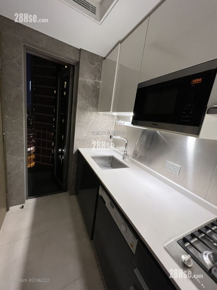 The Austin Sell Studio , 1 Bathroom 360 ft²