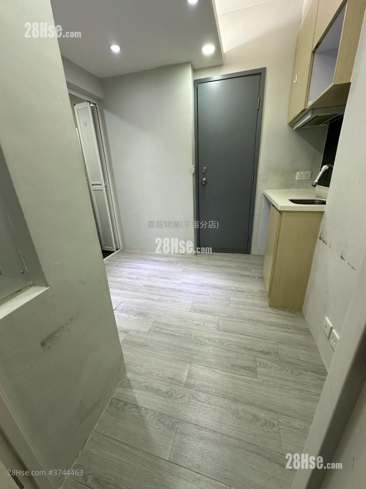 Hung Yu Mansion Sell 3 Bedrooms , 3 Bathrooms 428 ft²