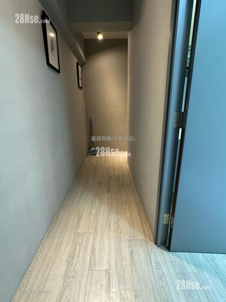 Hung Yu Mansion Sell 3 Bedrooms , 3 Bathrooms 428 ft²