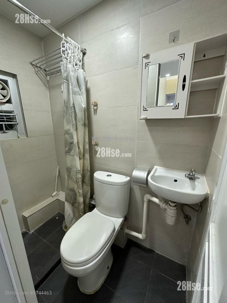 Hung Yu Mansion Sell 3 Bedrooms , 3 Bathrooms 428 ft²