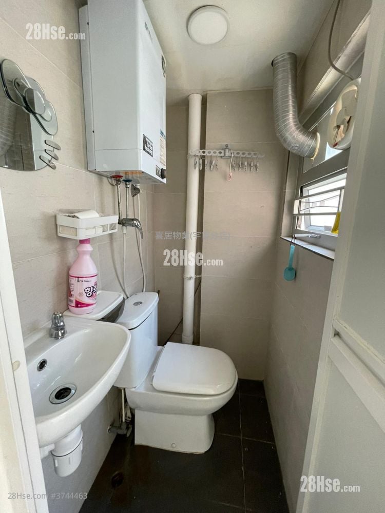 Hung Yu Mansion Sell 3 Bedrooms , 3 Bathrooms 428 ft²