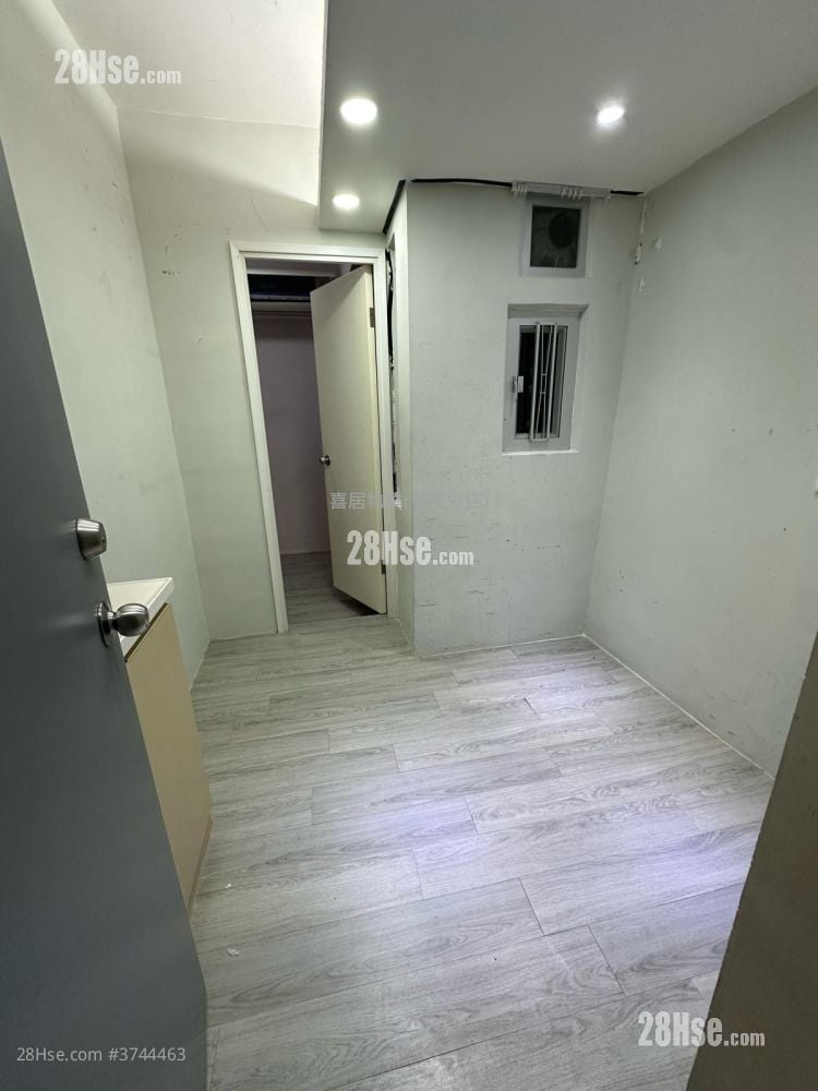 Hung Yu Mansion Sell 3 Bedrooms , 3 Bathrooms 428 ft²