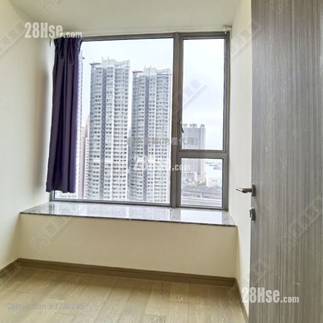 睡房 2: 南昌一号 售盘 4 房 , 2 浴室 595 平方尺