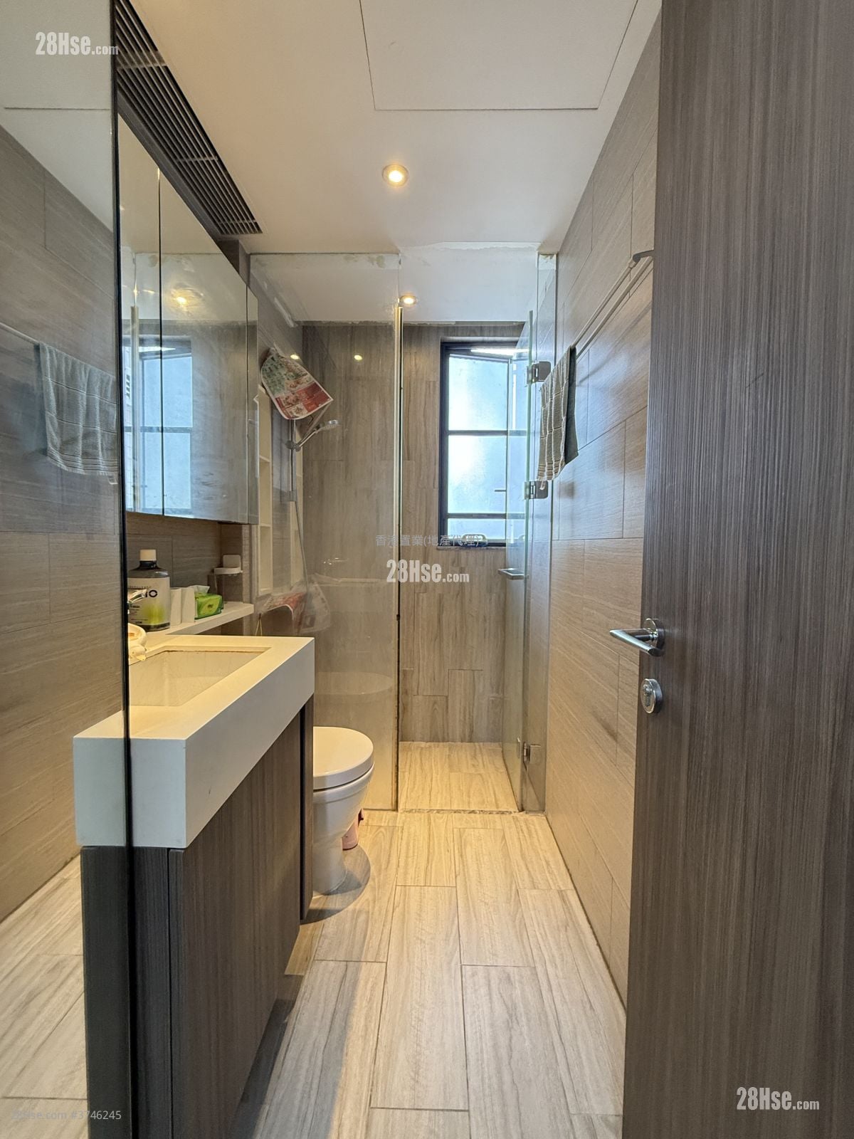 浴室: 南昌一号 售盘 4 房 , 2 浴室 595 平方尺