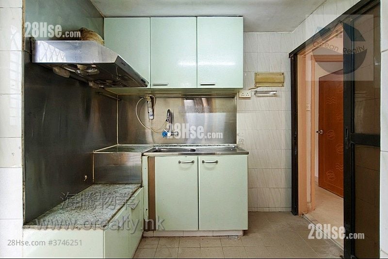 村屋 售盘 3 房 , 1 浴室 700 平方尺