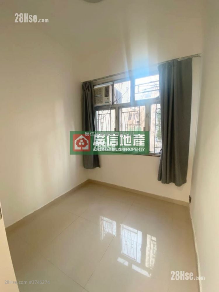 Man On House Sell 2 Bedrooms , 1 Bathroom