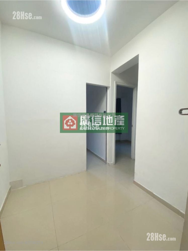 Man On House Sell 2 Bedrooms , 1 Bathroom