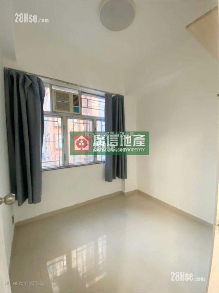 Man On House Sell 2 Bedrooms , 1 Bathroom