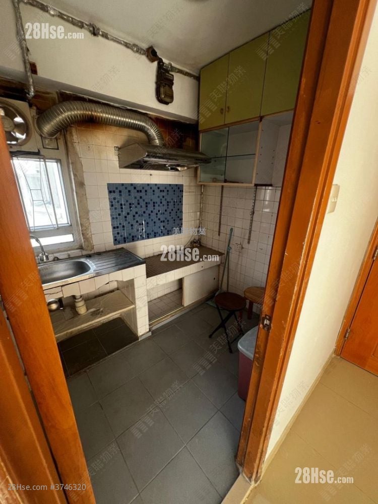 Chi Lok Fa Yuen Sell 3 Bedrooms 511 ft²