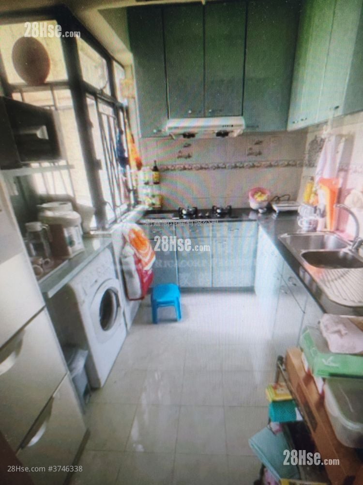 Kornhill Sell 3 Bedrooms 902 ft²