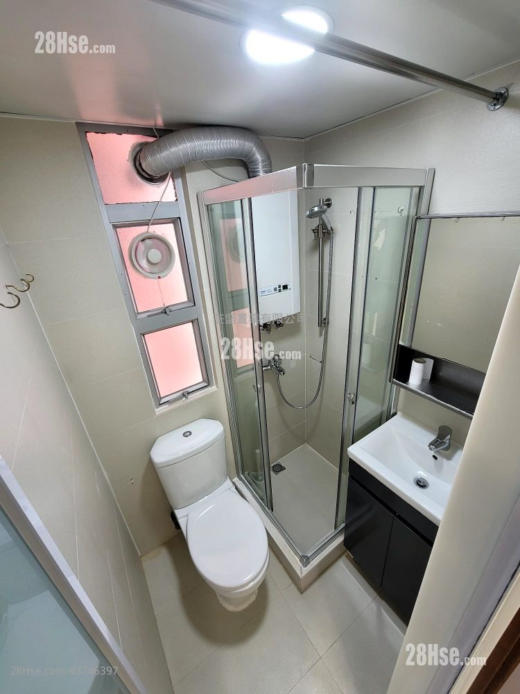 浴室: 荃湾单幢式洋楼 售盘 2 房 , 1 浴室 369 平方尺