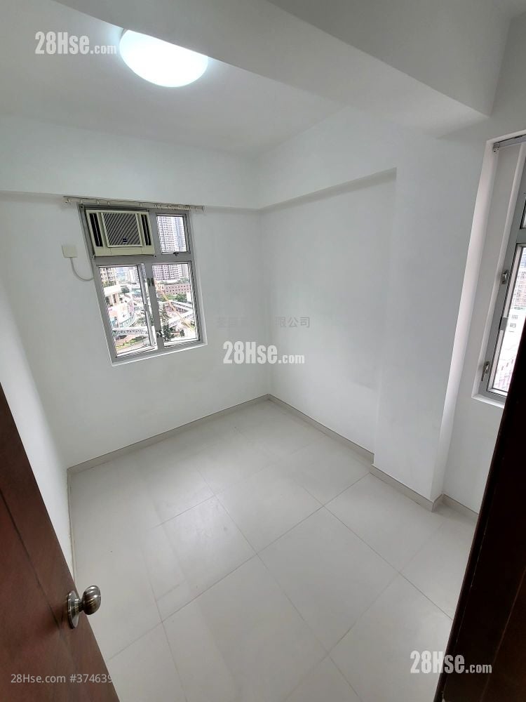 睡房 2: 荃湾单幢式洋楼 售盘 2 房 , 1 浴室 369 平方尺