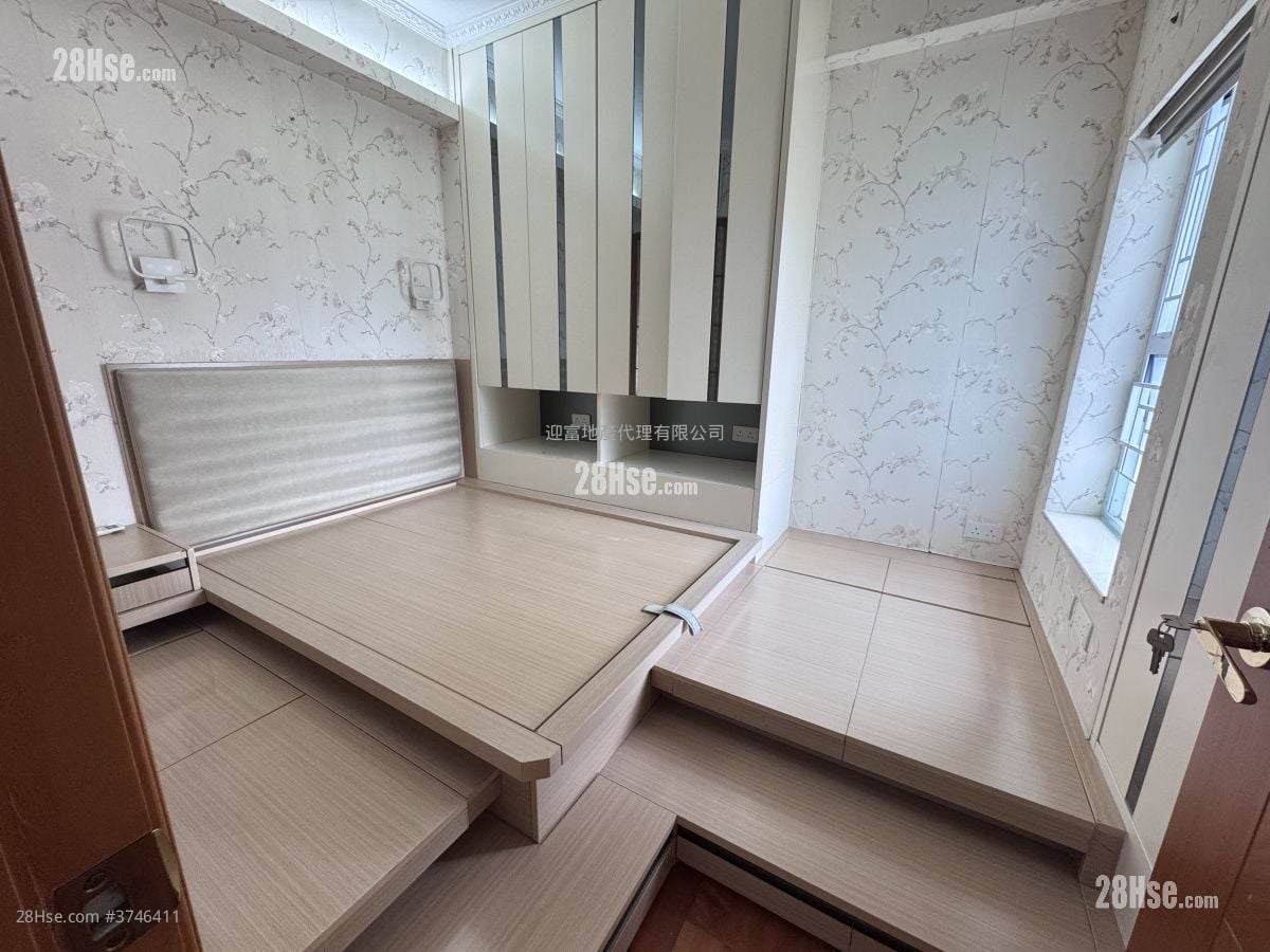 Whampoa Garden Sell 3 Bedrooms , 2 Bathrooms 714 ft²