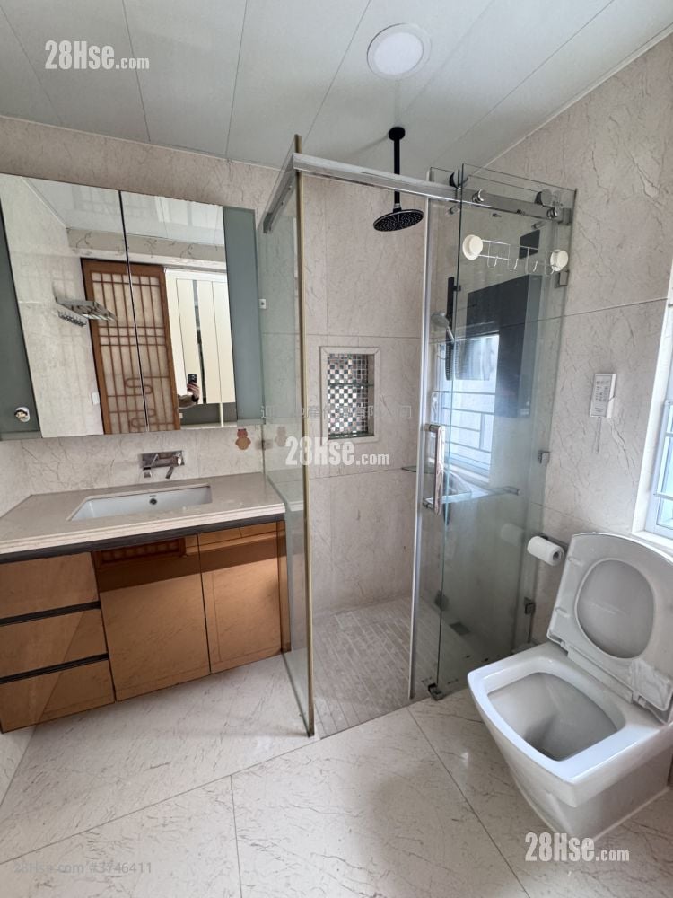 Whampoa Garden Sell 3 Bedrooms , 2 Bathrooms 714 ft²