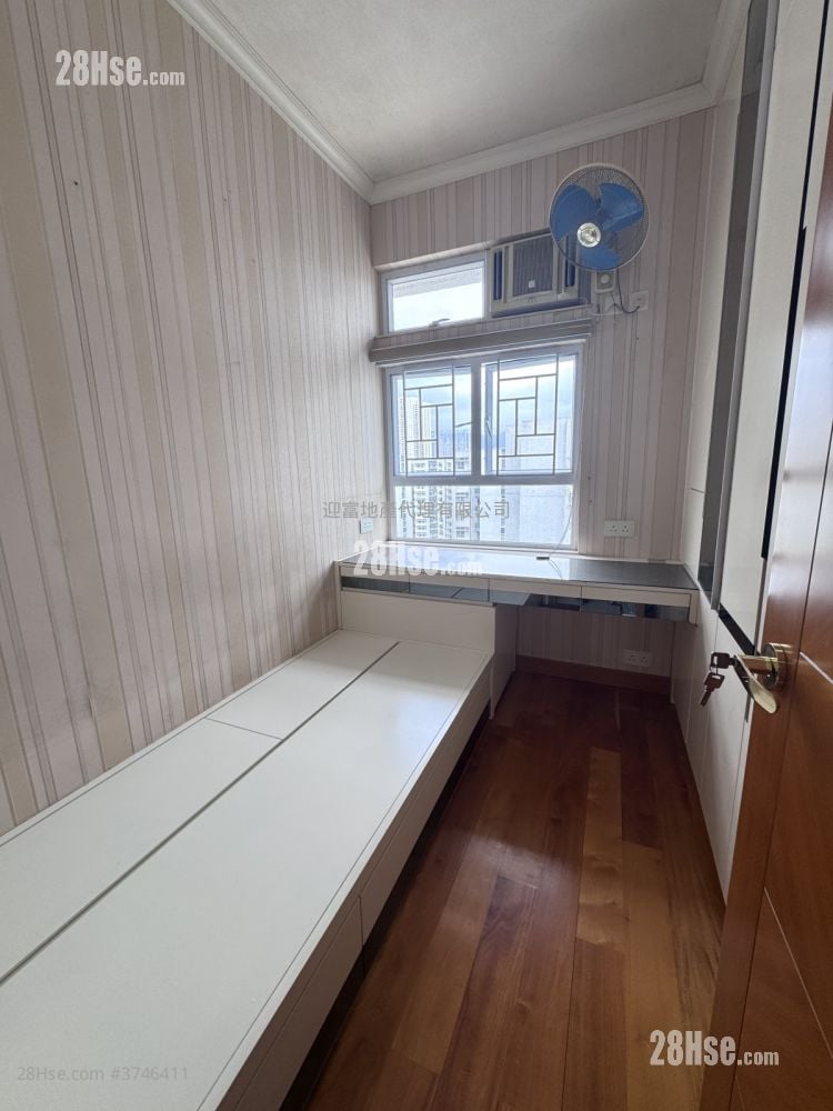 Whampoa Garden Sell 3 Bedrooms , 2 Bathrooms 714 ft²