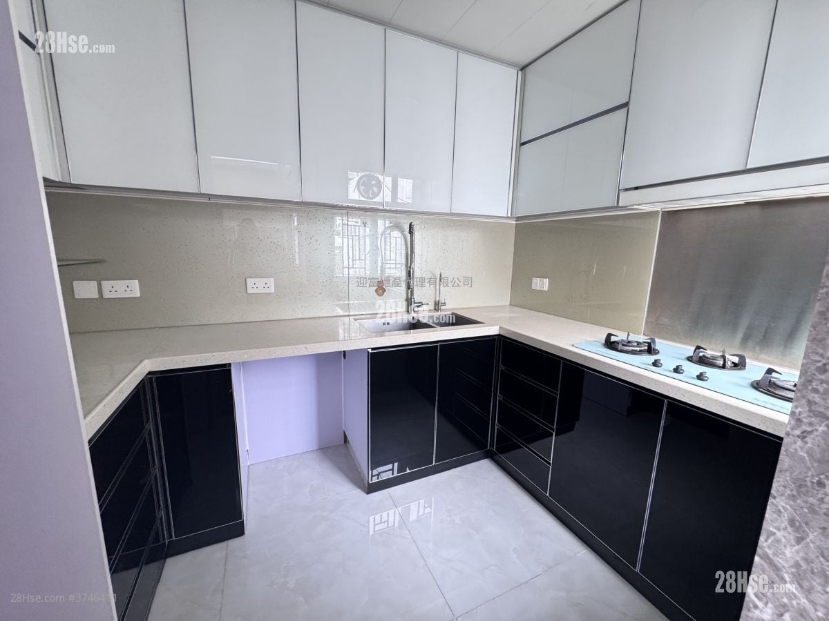 Whampoa Garden Sell 3 Bedrooms , 2 Bathrooms 714 ft²