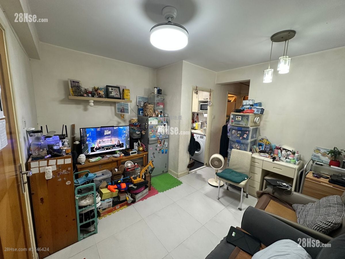 Sham Tsung Court Sell 2 Bedrooms , 1 Bathroom 340 ft²