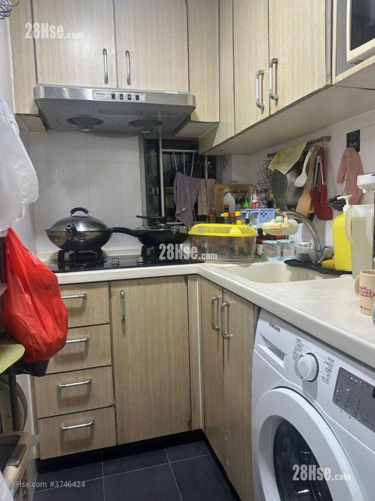 Sham Tsung Court Sell 2 Bedrooms , 1 Bathroom 340 ft²