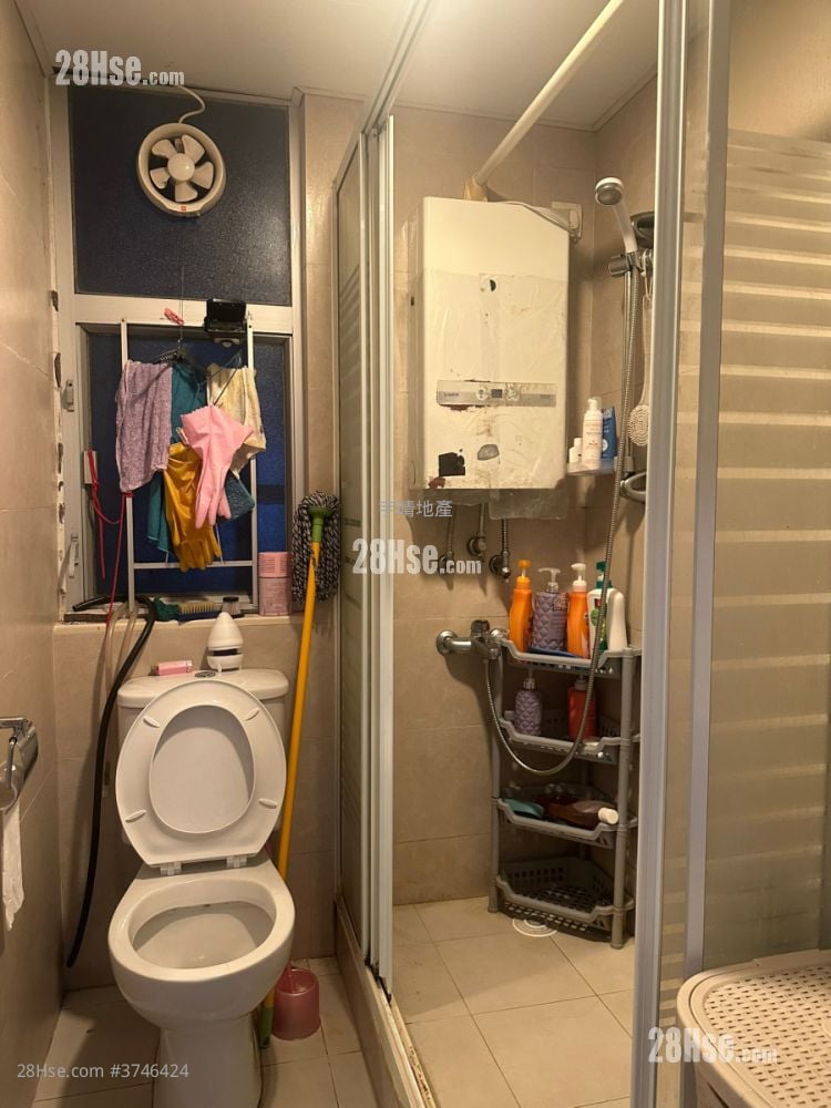 Sham Tsung Court Sell 2 Bedrooms , 1 Bathroom 340 ft²