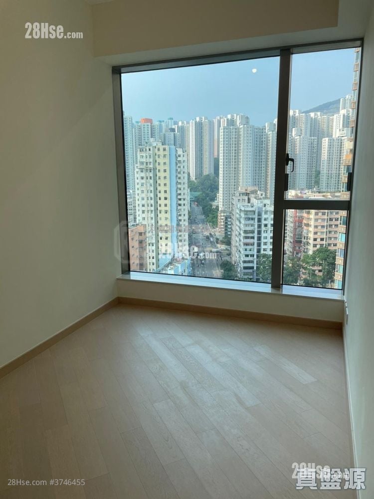 Grand Central Sell 3 Bedrooms 717 ft²