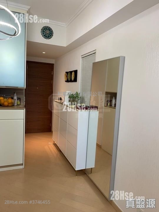 Grand Central Sell 3 Bedrooms 717 ft²