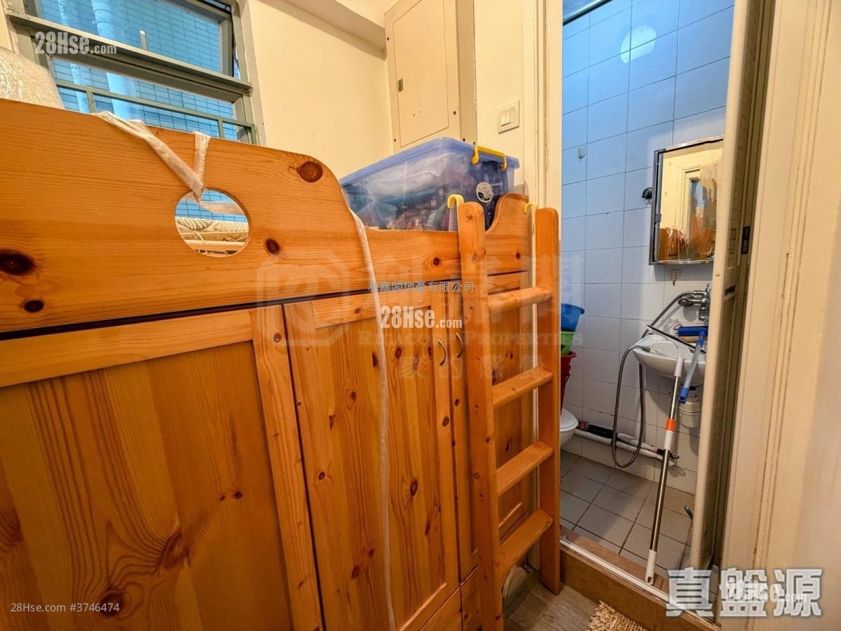 Ocean Shores Sell 4 Bedrooms , 2 Bathrooms 765 ft²